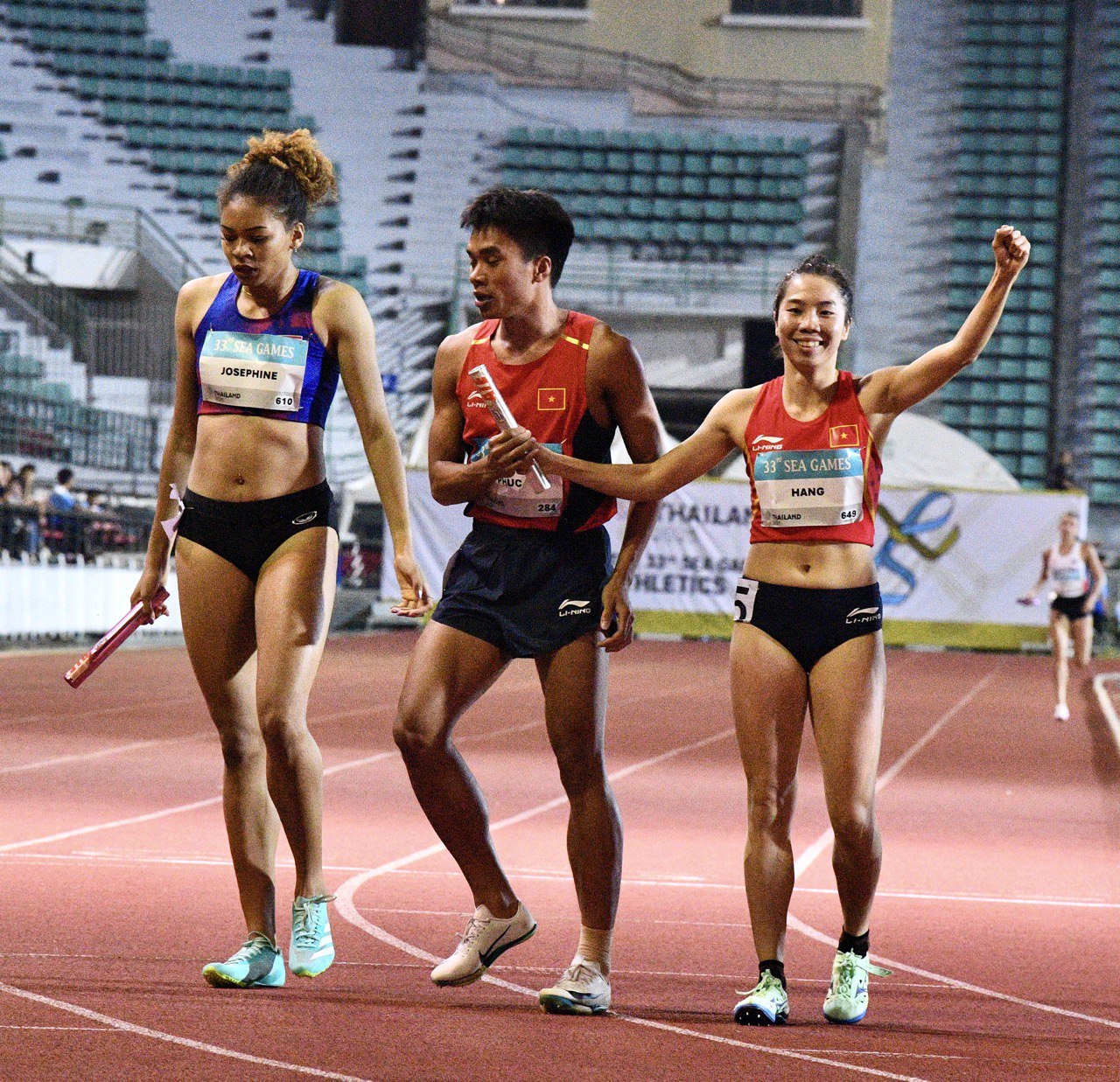 Điền kinh Việt Nam lập kỷ lục SEA Games, 4 chàng trai cô gái Việt khiến đối thủ phải "khiếp sợ" trên đường chạy- Ảnh 13. Điền kinh Việt Nam lập kỷ lục SEA Games, 4 chàng trai cô gái Việt khiến đối thủ phải "khiếp sợ" trên đường chạy- Ảnh 13.