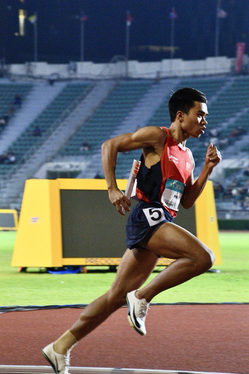 Điền kinh Việt Nam lập kỷ lục SEA Games, 4 chàng trai cô gái Việt khiến đối thủ phải "khiếp sợ" trên đường chạy- Ảnh 9. Điền kinh Việt Nam lập kỷ lục SEA Games, 4 chàng trai cô gái Việt khiến đối thủ phải "khiếp sợ" trên đường chạy- Ảnh 9.