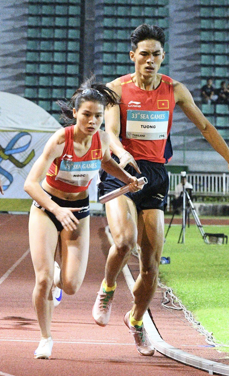 Điền kinh Việt Nam lập kỷ lục SEA Games, 4 chàng trai cô gái Việt khiến đối thủ phải "khiếp sợ" trên đường chạy- Ảnh 6. Điền kinh Việt Nam lập kỷ lục SEA Games, 4 chàng trai cô gái Việt khiến đối thủ phải "khiếp sợ" trên đường chạy- Ảnh 6.