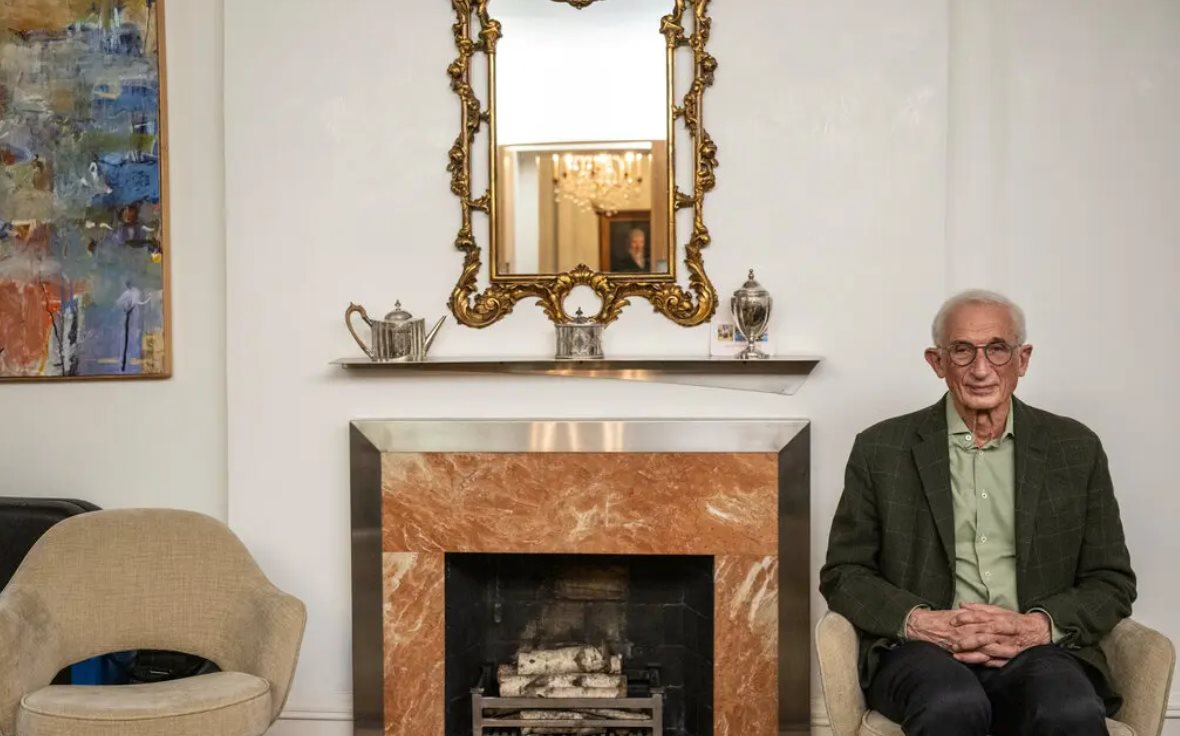 Cụ ông bị lừa chuyển khoản 2,2 tỷ đồng sau khi tải một ứng dụng- Ảnh 2.