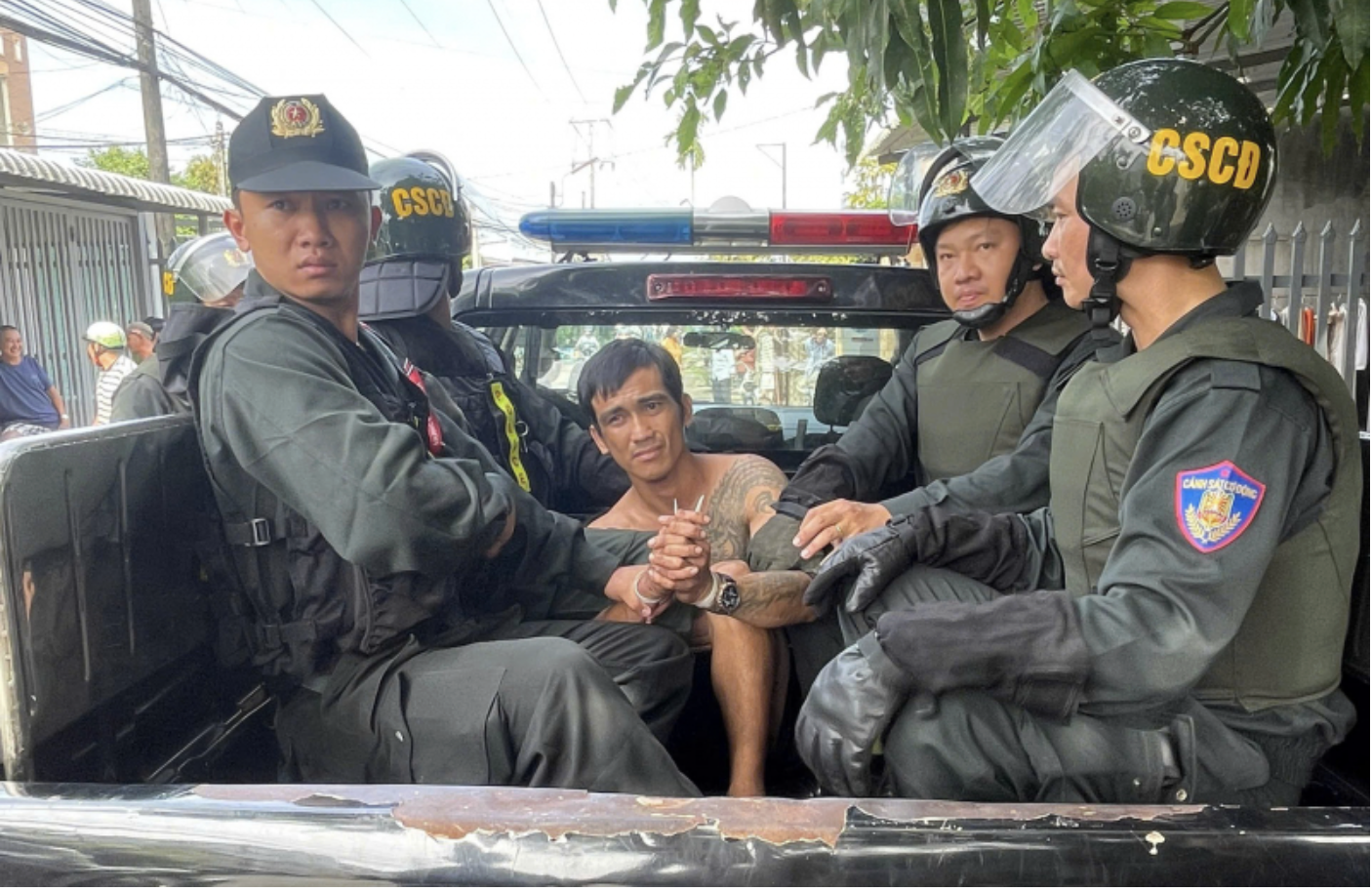 Cần Thơ: Suốt đêm vây bắt đối tượng nghiện ma tuý chống đối, tấn công lực lượng chức năng- Ảnh 1. Cần Thơ: Suốt đêm vây bắt đối tượng nghiện ma tuý chống đối, tấn công lực lượng chức năng- Ảnh 1.