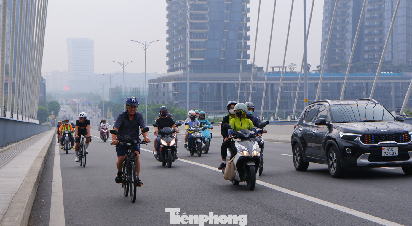 Bầu trời TPHCM đục ngầu, nồng độ bụi mịn vượt ngưỡng nhiều lần- Ảnh 15.