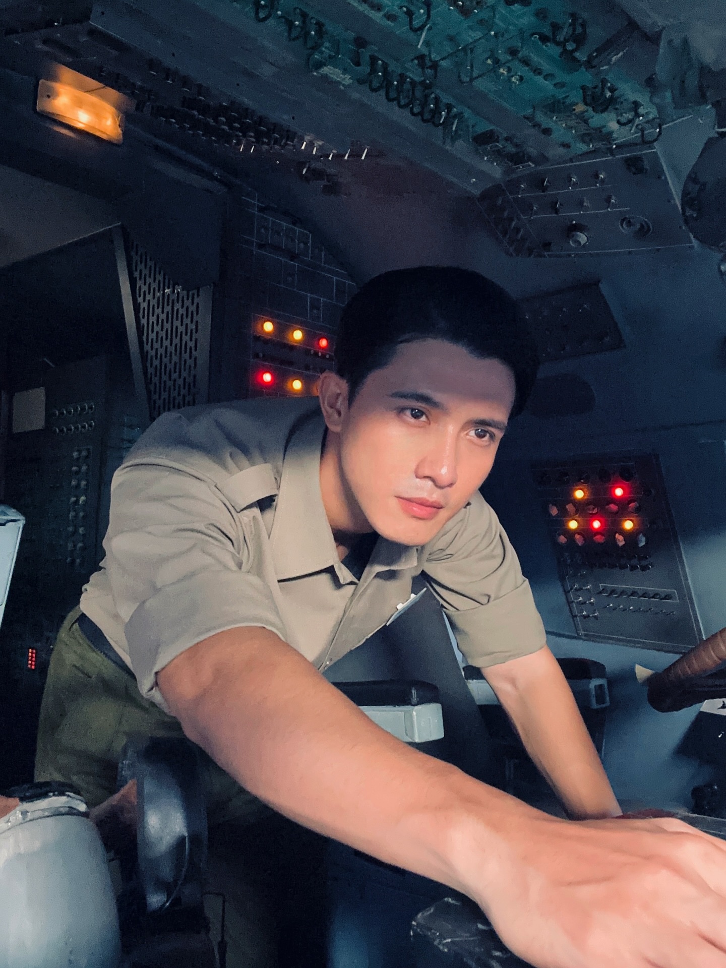 Cơ phó Việt được ví đẹp như Won Bin là ai?- Ảnh 2. Cơ phó Việt được ví đẹp như Won Bin là ai?- Ảnh 2.