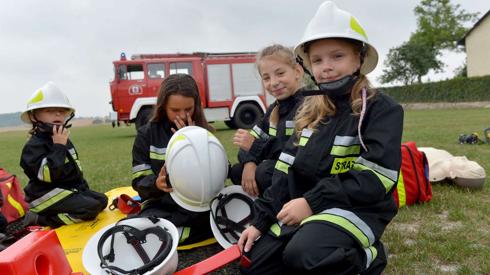 Ngôi làng kỳ lạ chỉ sinh con gái 100% suốt 11 năm: Đã giải mã được tỷ lệ xác suất rất vô lý này- Ảnh 2.