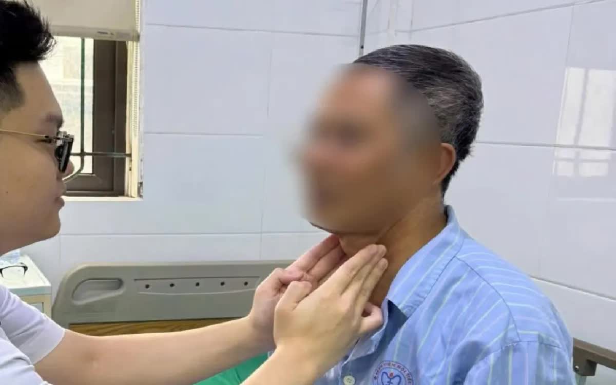 Vỡ mủ nang tuyến giáp do sờ nắn sai cách- Ảnh 1.