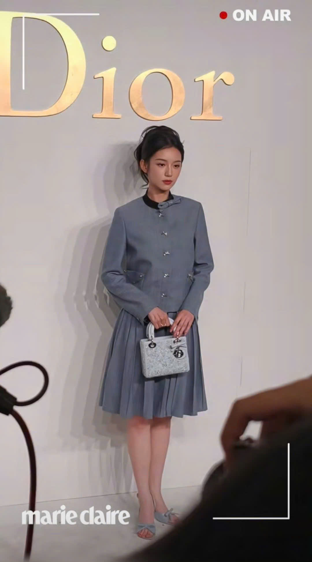 Đại sứ để chân trần giữa thời tiết âm 3 độ C, Dior hưởng lợi- Ảnh 10.