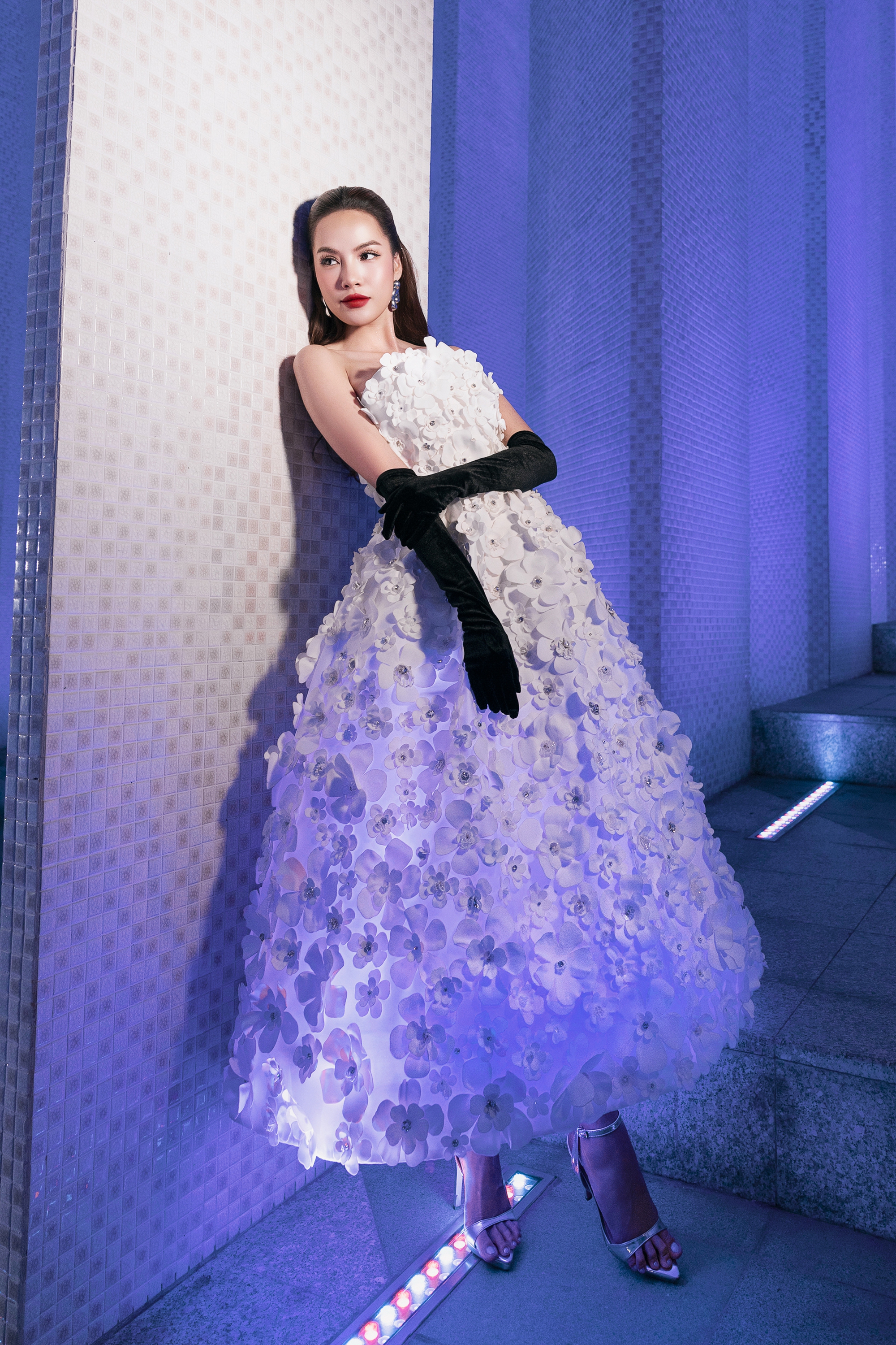 Yến Nhi lên đồ hở bạo, cặp Hoa hậu - diễn viên bị Yến Nhi lên đồ hở bạo, cặp Hoa hậu - diễn viên bị