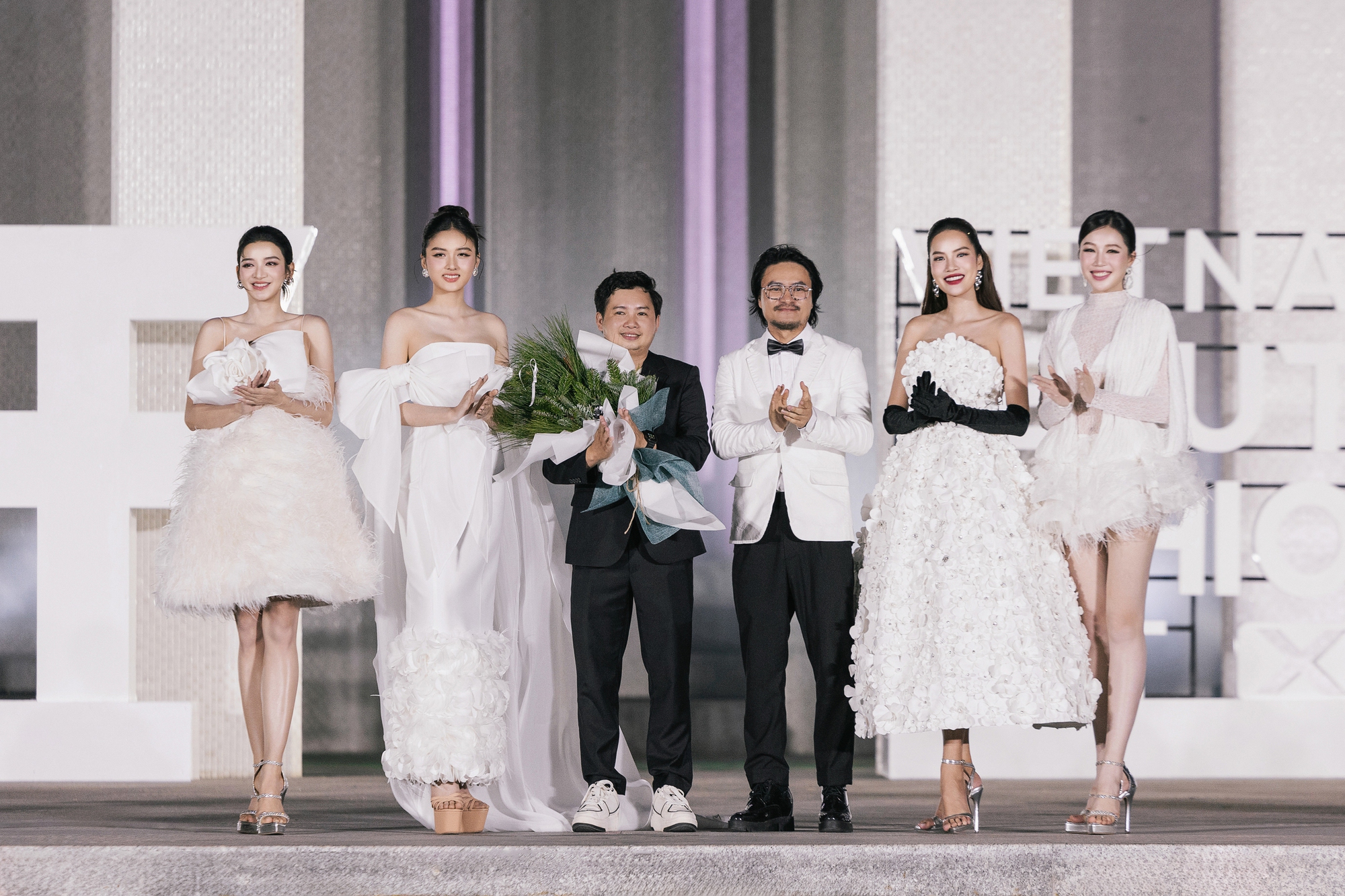 Yến Nhi lên đồ hở bạo, cặp Hoa hậu - diễn viên bị Yến Nhi lên đồ hở bạo, cặp Hoa hậu - diễn viên bị