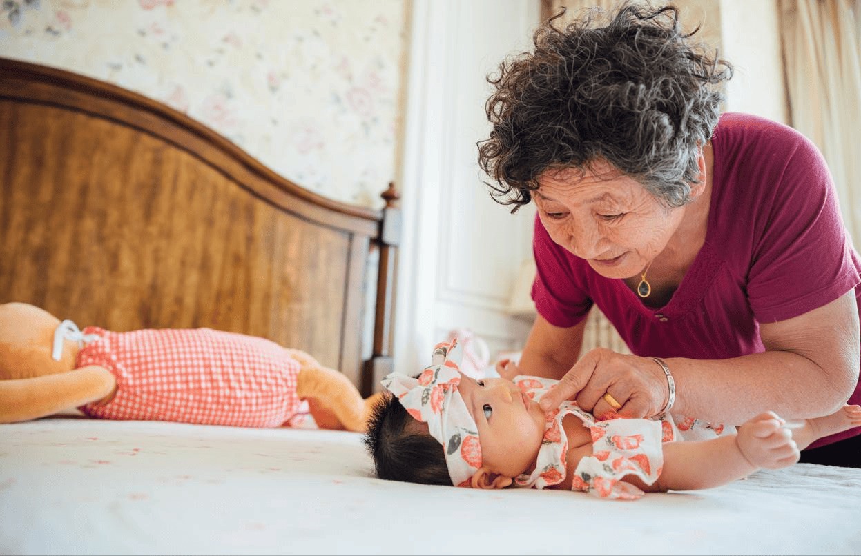 B&agrave; nội hay b&agrave; ngoại, ai l&agrave; người gắn b&oacute; với trẻ hơn? Thứ tự thực tế được h&eacute; lộ, nhiều người đo&aacute;n sai- Ảnh 2.