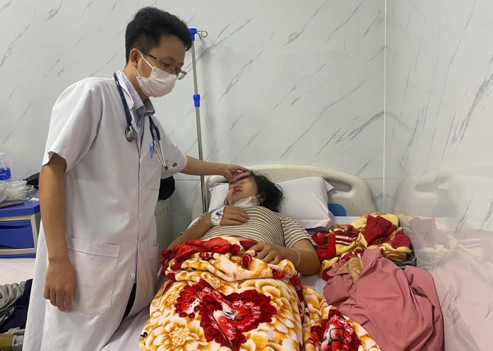 Vụ ngộ độc sau khi ăn bánh mì: Số người nhập viện tiếp tục tăng, 1 cụ ông diễn tiến nặng- Ảnh 1. Vụ ngộ độc sau khi ăn bánh mì: Số người nhập viện tiếp tục tăng, 1 cụ ông diễn tiến nặng- Ảnh 1.