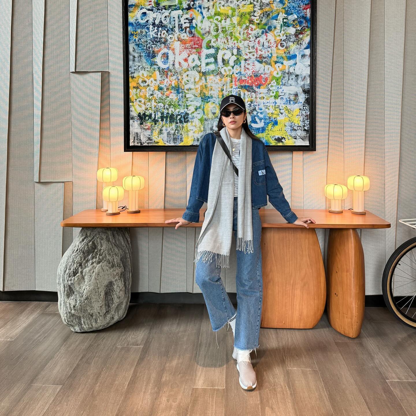 10 bộ cánh tối giản tuyệt đẹp của mỹ nhân Việt, ngắm là không muốn diện đồ cầu kỳ nữa- Ảnh 9. 10 bộ cánh tối giản tuyệt đẹp của mỹ nhân Việt, ngắm là không muốn diện đồ cầu kỳ nữa- Ảnh 9.