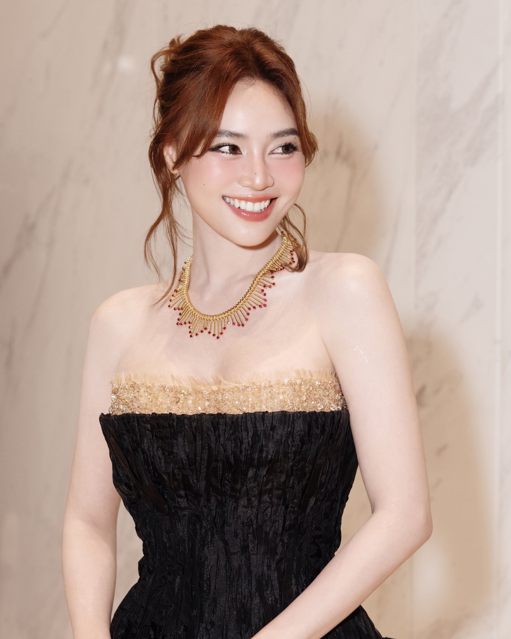 Vbiz hiện tại không ai có nụ cười đẹp hơn thế này: Vừa hé môi đã thành huyền thoại, băng vạn năm cũng phải tan chảy- Ảnh 1. Vbiz hiện tại không ai có nụ cười đẹp hơn thế này: Vừa hé môi đã thành huyền thoại, băng vạn năm cũng phải tan chảy- Ảnh 1.