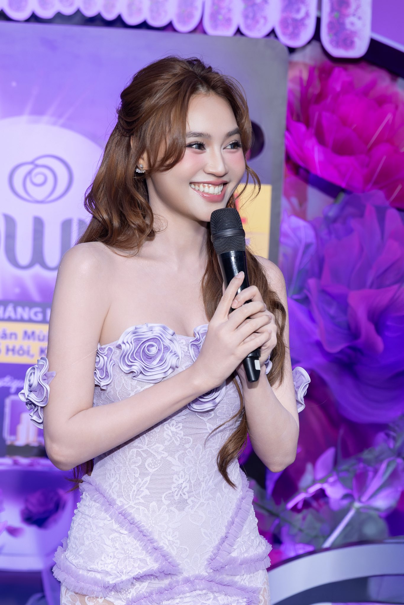 Vbiz hiện tại không ai có nụ cười đẹp hơn thế này: Vừa hé môi đã thành huyền thoại, băng vạn năm cũng phải tan chảy- Ảnh 2. Vbiz hiện tại không ai có nụ cười đẹp hơn thế này: Vừa hé môi đã thành huyền thoại, băng vạn năm cũng phải tan chảy- Ảnh 2.