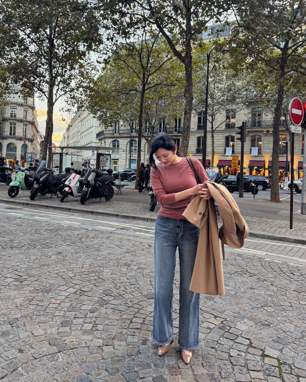 5 mẫu quần dài phủ sóng suốt năm 2025, toàn kiểu đẹp trường tồn với thời gian- Ảnh 5. 5 mẫu quần dài phủ sóng suốt năm 2025, toàn kiểu đẹp trường tồn với thời gian- Ảnh 5.