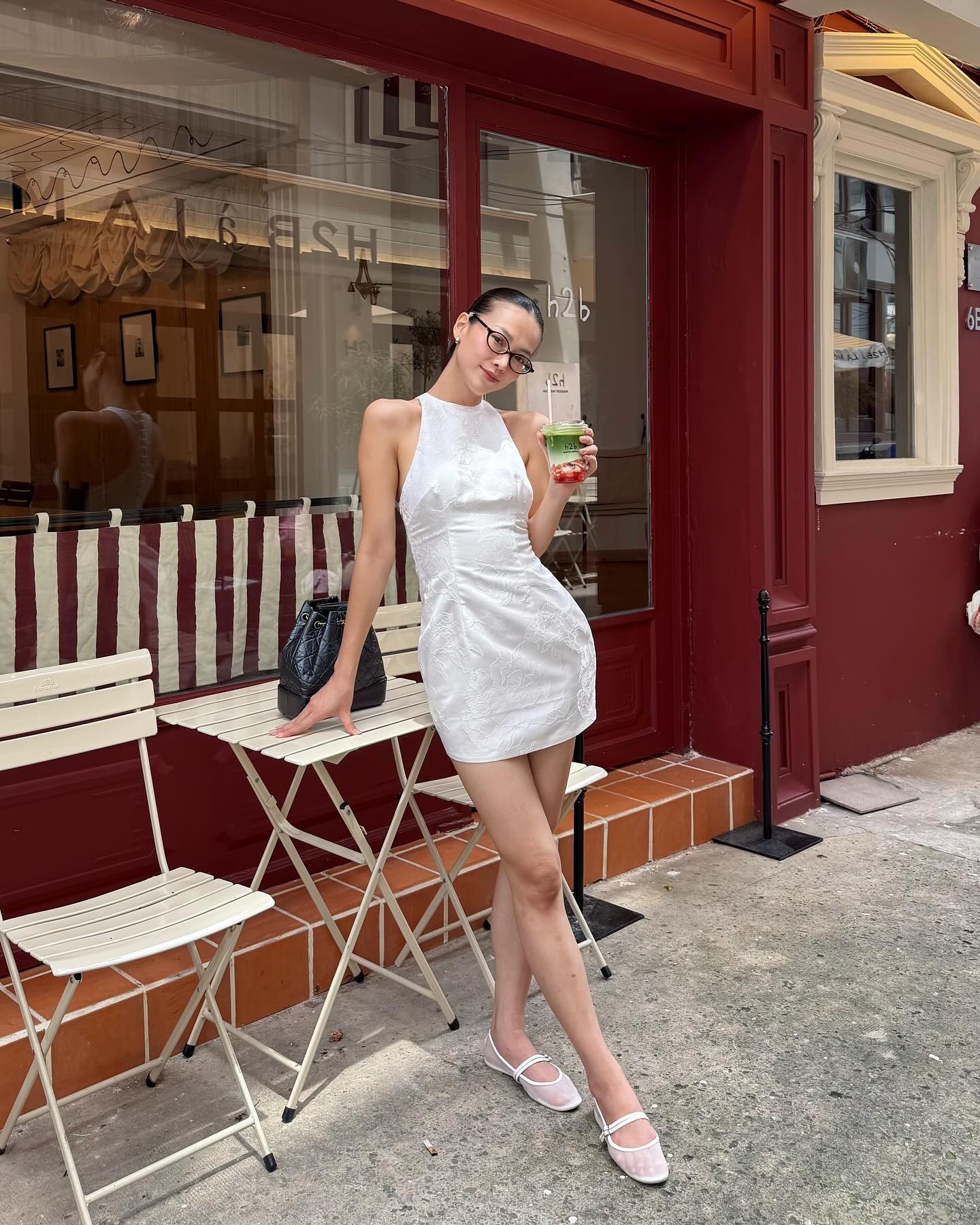 10 bộ cánh tối giản tuyệt đẹp của mỹ nhân Việt, ngắm là không muốn diện đồ cầu kỳ nữa- Ảnh 4. 10 bộ cánh tối giản tuyệt đẹp của mỹ nhân Việt, ngắm là không muốn diện đồ cầu kỳ nữa- Ảnh 4.