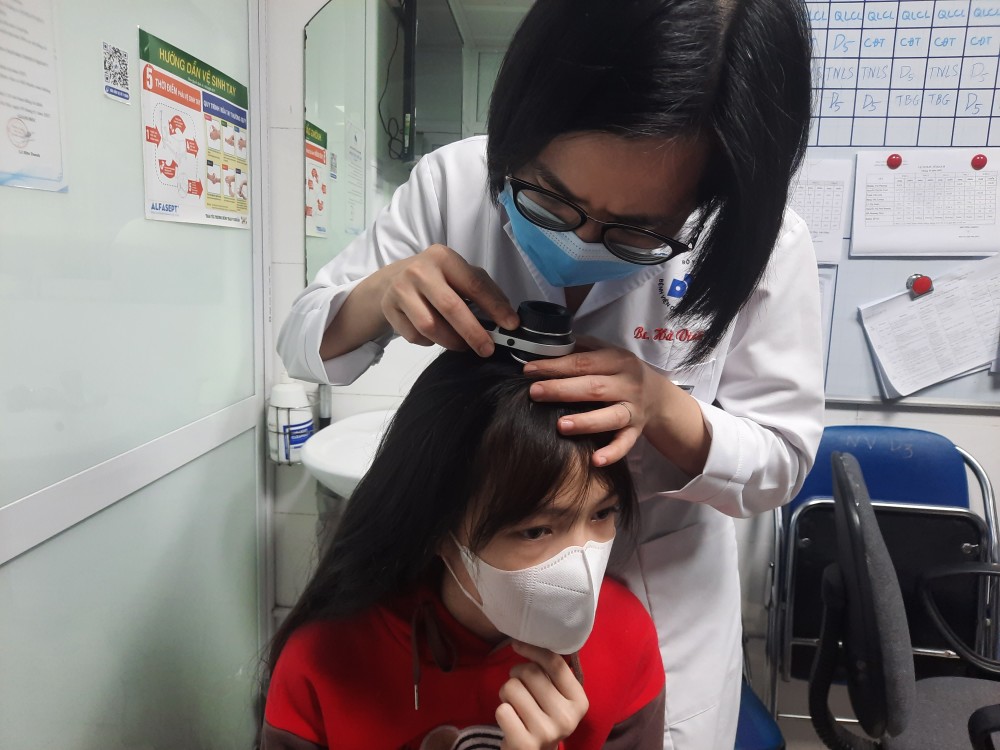 Bác sĩ nói gì về tin “tóc bạc nhiều là dấu hiệu ung thư”?- Ảnh 2. Bác sĩ nói gì về tin “tóc bạc nhiều là dấu hiệu ung thư”?- Ảnh 2.