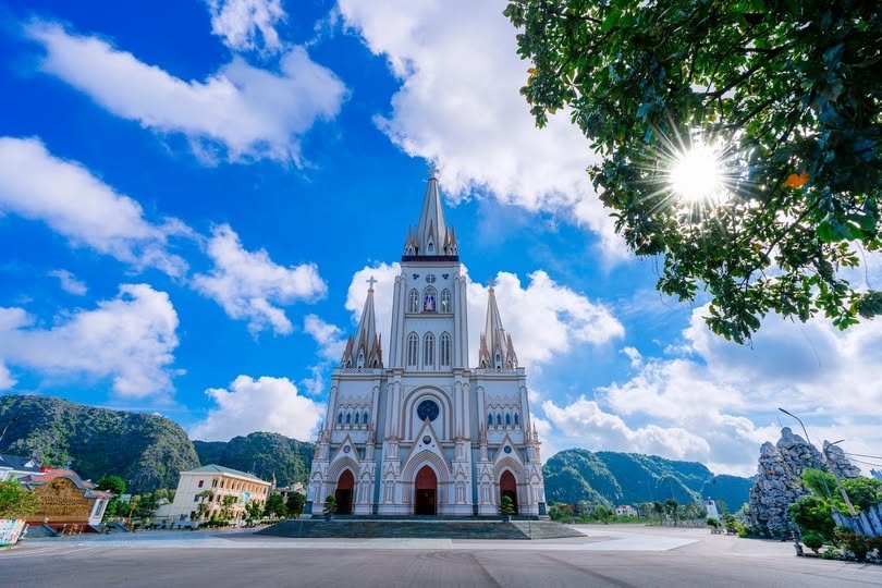 Đại gia Ninh B&igrave;nh Nguyễn Xu&acirc;n Th&agrave;nh chi 400 tỷ t&agrave;i trợ x&acirc;y th&aacute;nh đường lớn nhất Việt Nam, th&aacute;p chu&ocirc;ng ch&iacute;nh cao xấp xỉ 110 m- Ảnh 2.