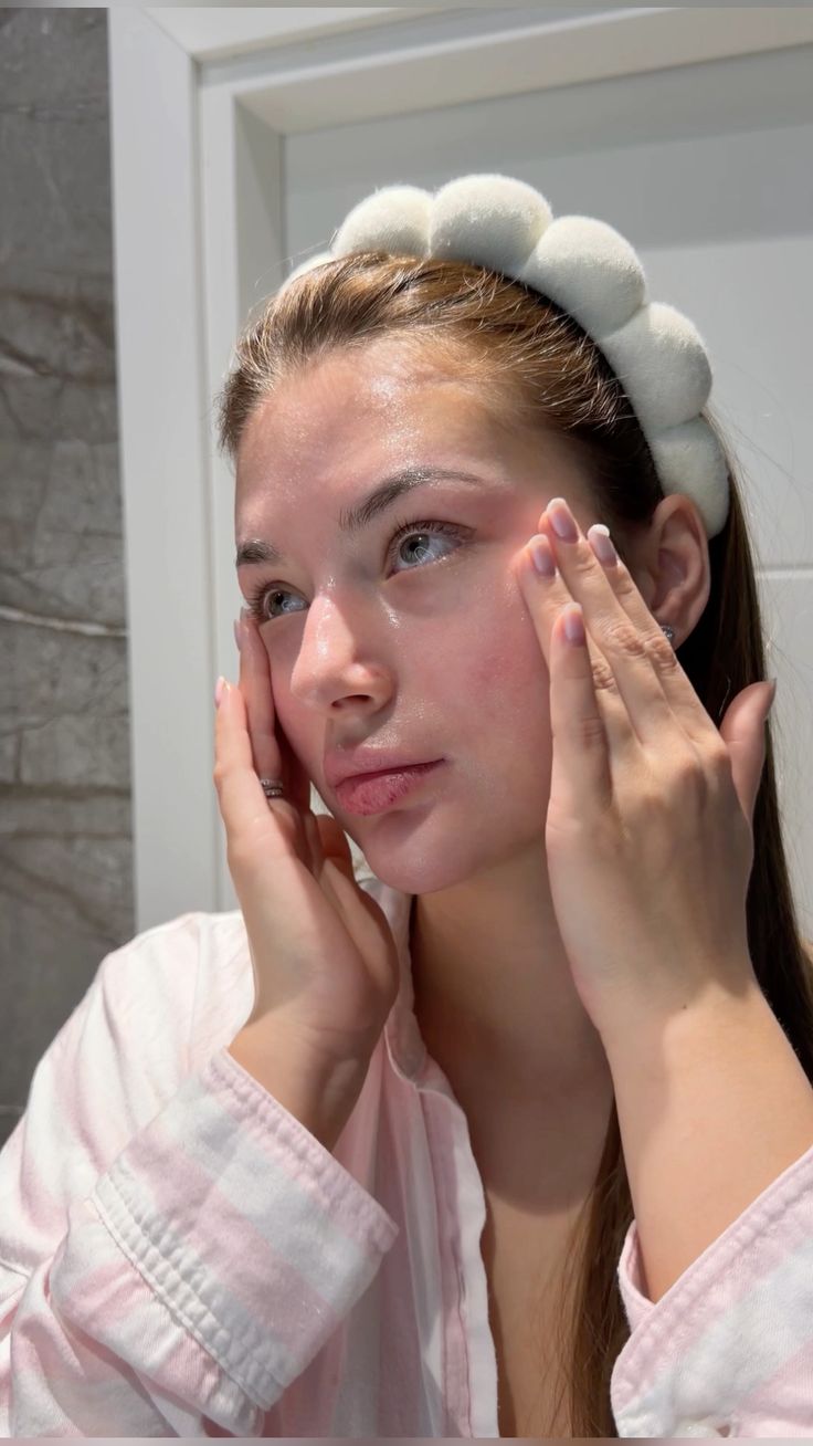 Thói quen trang điểm tưởng xinh nhưng làm hao hết collagen trên da bạn- Ảnh 2.