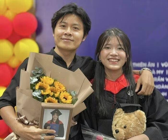 Đón con gái rượu về Việt Nam, hot dad Nguyễn Văn Chung Đón con gái rượu về Việt Nam, hot dad Nguyễn Văn Chung