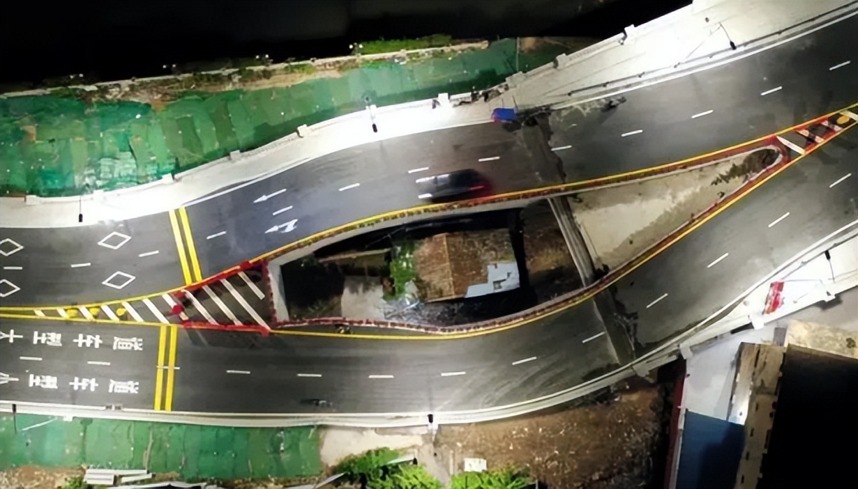 Từng cố thủ 10 năm để đòi 56 tỷ đồng đền bù đất, chủ căn nhà 30m² giờ bật khóc thừa nhận: “Tôi chỉ muốn thoát khỏi nơi này”- Ảnh 4. Từng cố thủ 10 năm để đòi 56 tỷ đồng đền bù đất, chủ căn nhà 30m² giờ bật khóc thừa nhận: “Tôi chỉ muốn thoát khỏi nơi này”- Ảnh 4.