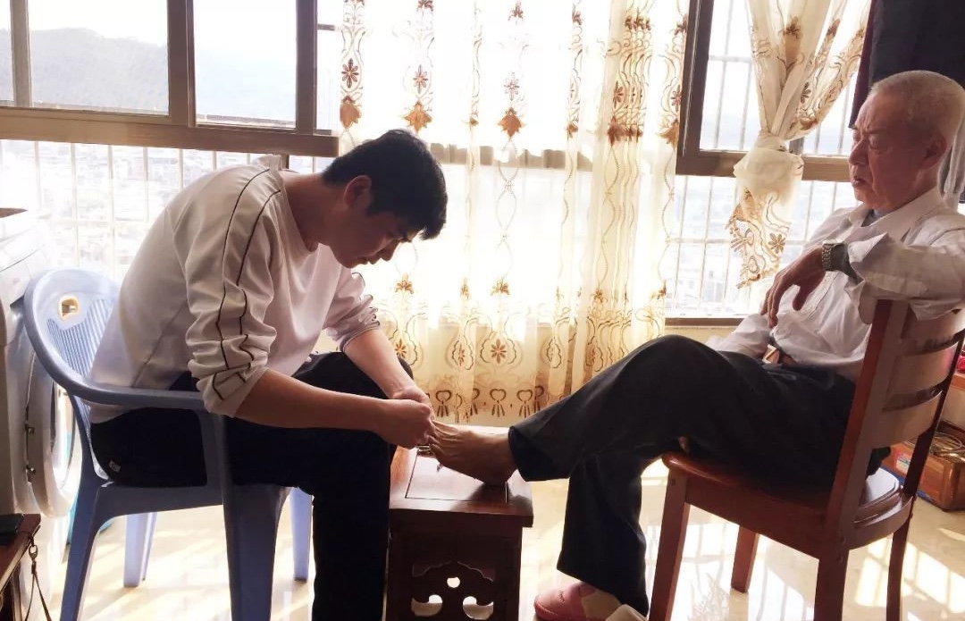 7 dấu hiệu hiếu thảo giả tạo- Ảnh 1.