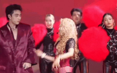 Cặp Anh Trai - Em Xinh từng tỏ tình lẫn nhau nay liếc mắt đưa tình, giật luôn spotlight đêm Chung kết- Ảnh 1. Cặp Anh Trai - Em Xinh từng tỏ tình lẫn nhau nay liếc mắt đưa tình, giật luôn spotlight đêm Chung kết- Ảnh 1.