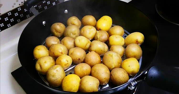 Người đ&agrave;n &ocirc;ng 69 tuổi ăn khoai t&acirc;y hấp suốt 2 năm, kết quả kh&aacute;m sức khỏe khiến nhiều người bất ngờ