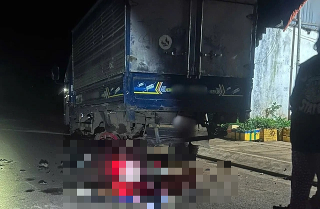 Gia Lai: Tông vào xe tải đang đậu, 3 người trên xe máy tử vong- Ảnh 1. Gia Lai: Tông vào xe tải đang đậu, 3 người trên xe máy tử vong- Ảnh 1.