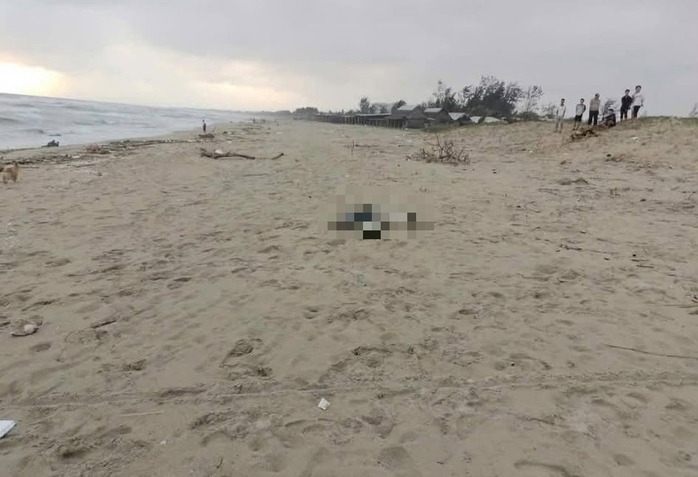 Phát hiện 2 thi thể trôi dạt vào bờ biển TP Đà Nẵng- Ảnh 1. Phát hiện 2 thi thể trôi dạt vào bờ biển TP Đà Nẵng- Ảnh 1.