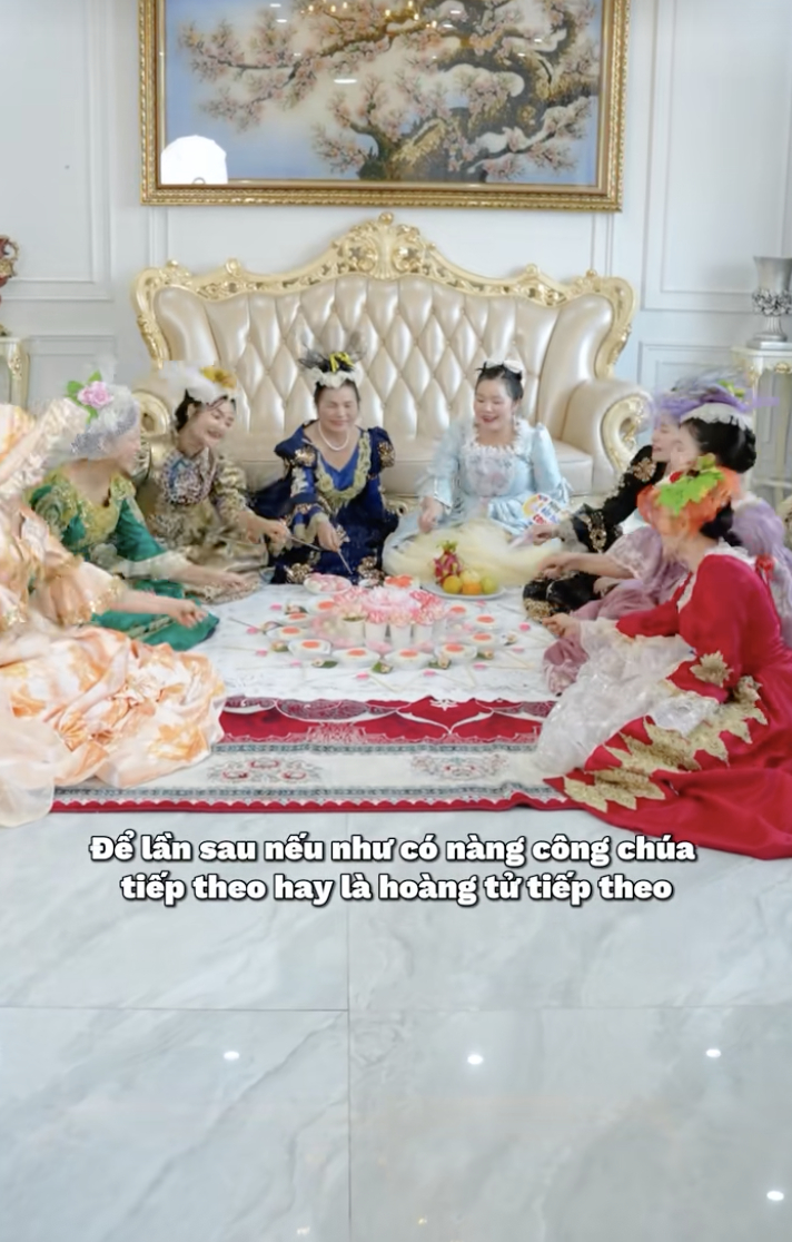 Độc lạ &ldquo;Gia Tộc Họ Đặng&rdquo;: 7 chị chồng thu&ecirc; v&aacute;y qu&yacute; tộc ch&acirc;u &Acirc;u mở tiệc đầy th&aacute;ng cho ch&aacute;u- Ảnh 2.