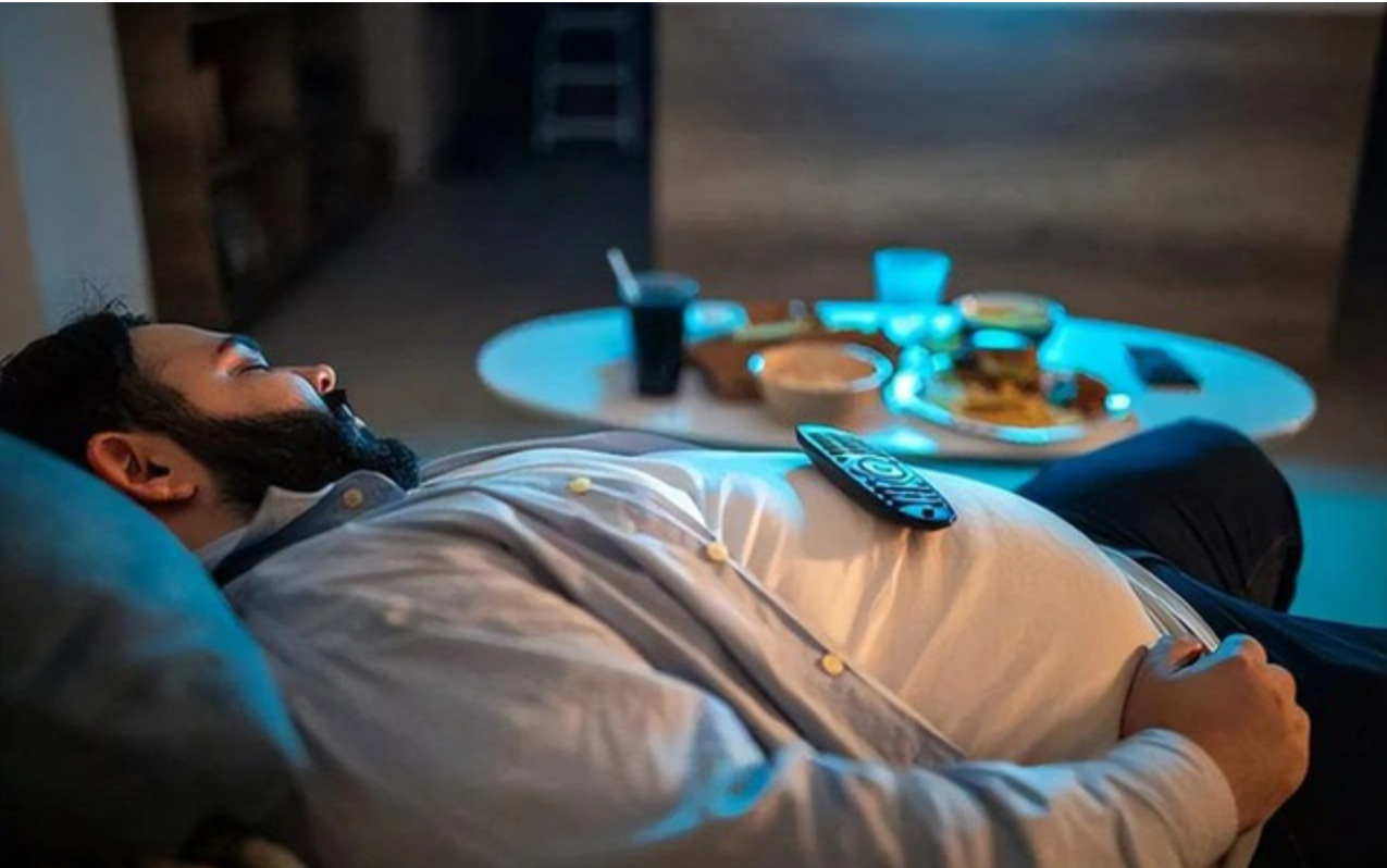 Mạch máu không chịu nổi "kẻ thù" này: 5 thói quen sau khi ăn no âm thầm khiến đột quỵ trầm trọng hơn- Ảnh 2.