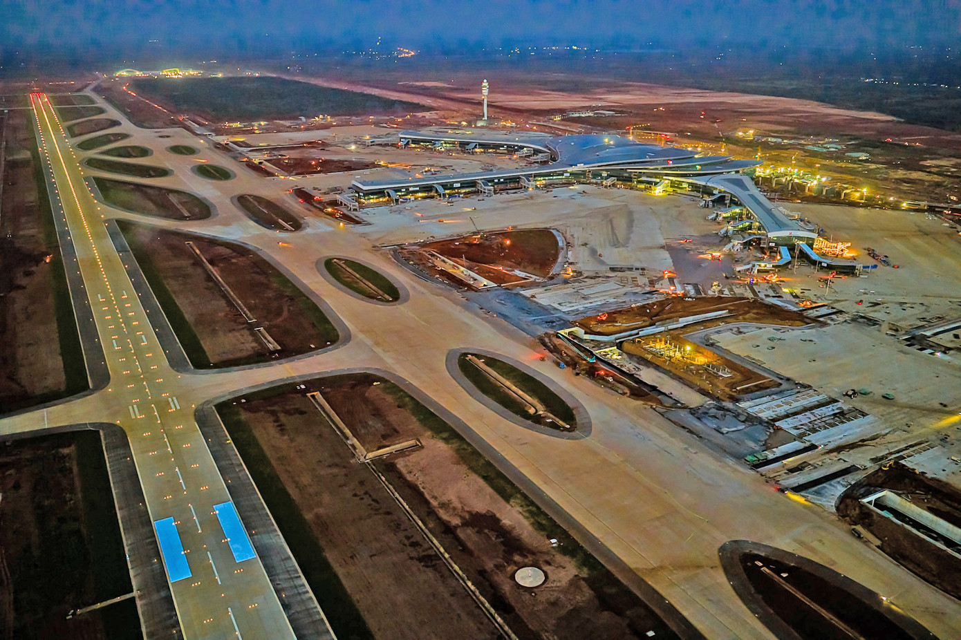 H&eacute; lộ m&aacute;y bay thương mại đầu ti&ecirc;n 'x&ocirc;ng đất' Long Th&agrave;nh- Ảnh 2.