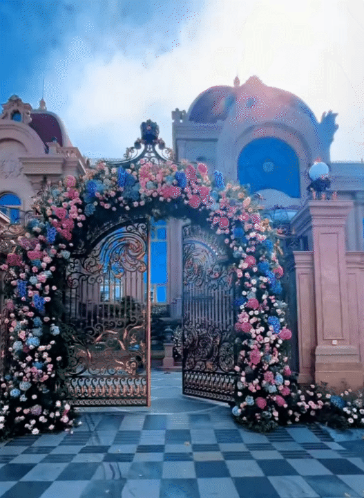 Lại thêm một đám cưới của ái nữ tập đoàn: Cứ nhìn cổng hoa và tòa lâu đài phía sau là biết!- Ảnh 4.