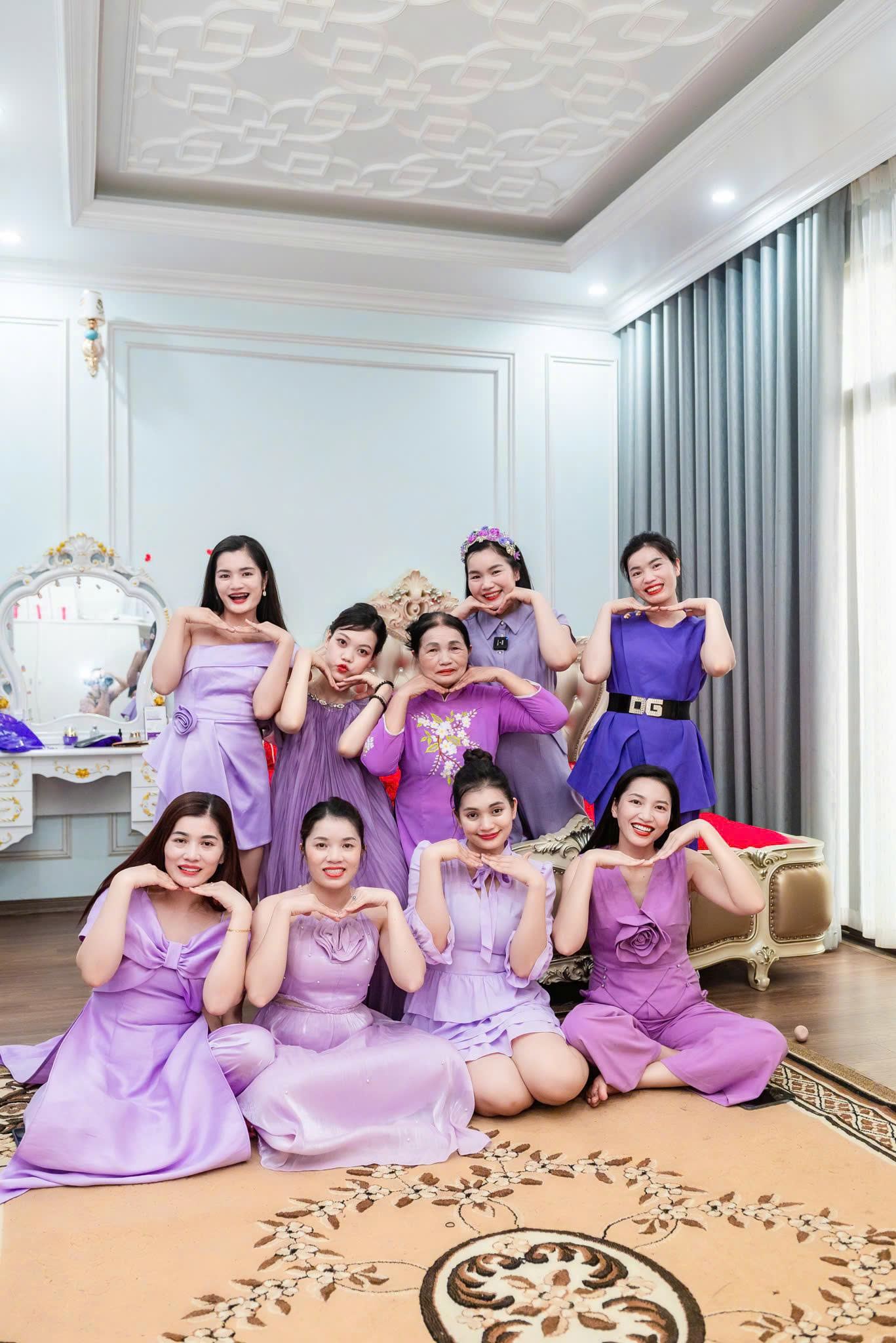 Độc lạ &ldquo;Gia Tộc Họ Đặng&rdquo;: 7 chị chồng thu&ecirc; v&aacute;y qu&yacute; tộc ch&acirc;u &Acirc;u mở tiệc đầy th&aacute;ng cho ch&aacute;u- Ảnh 5.