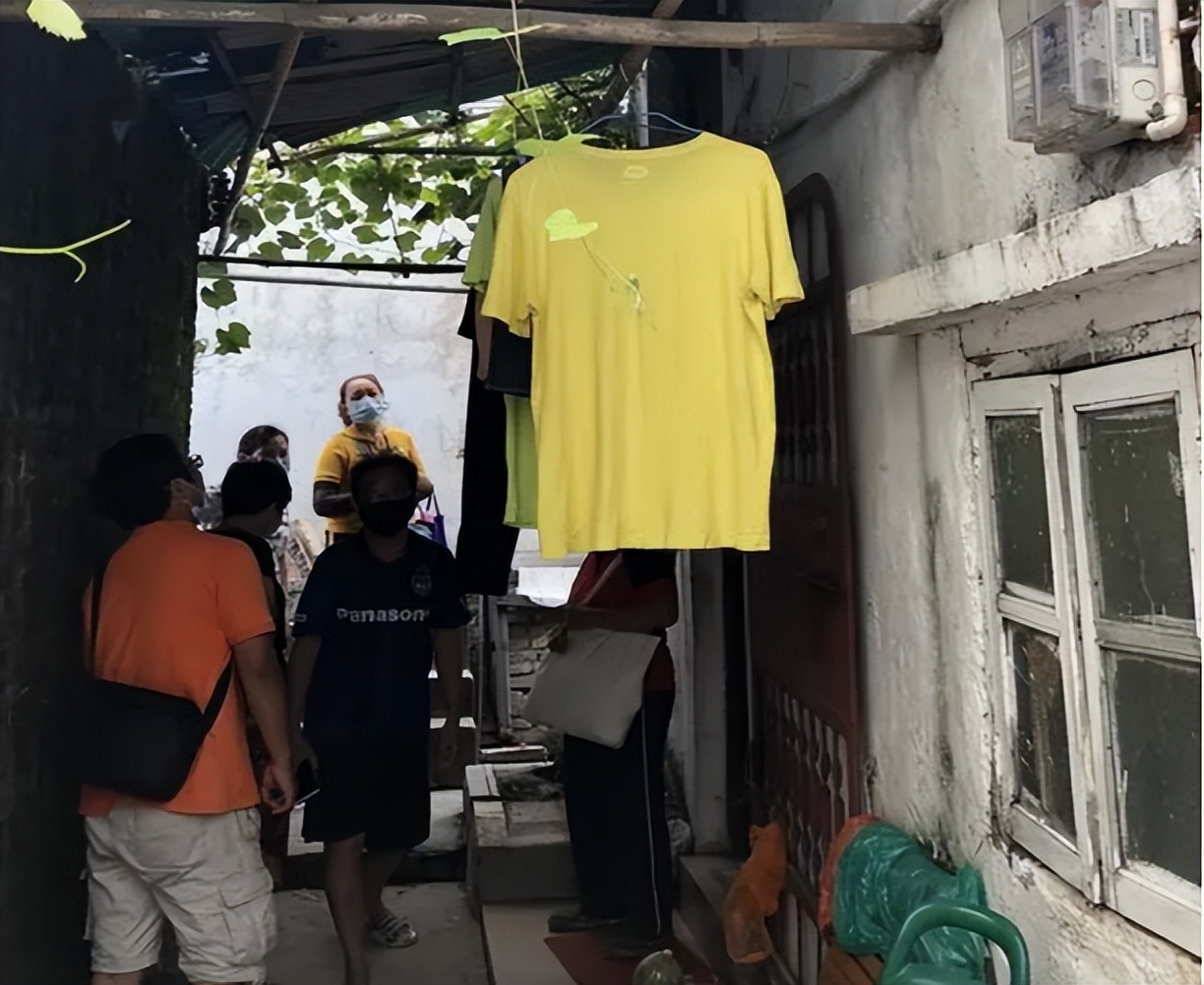 Từng cố thủ 10 năm để đòi 56 tỷ đồng đền bù đất, chủ căn nhà 30m² giờ bật khóc thừa nhận: “Tôi chỉ muốn thoát khỏi nơi này”- Ảnh 3. Từng cố thủ 10 năm để đòi 56 tỷ đồng đền bù đất, chủ căn nhà 30m² giờ bật khóc thừa nhận: “Tôi chỉ muốn thoát khỏi nơi này”- Ảnh 3.