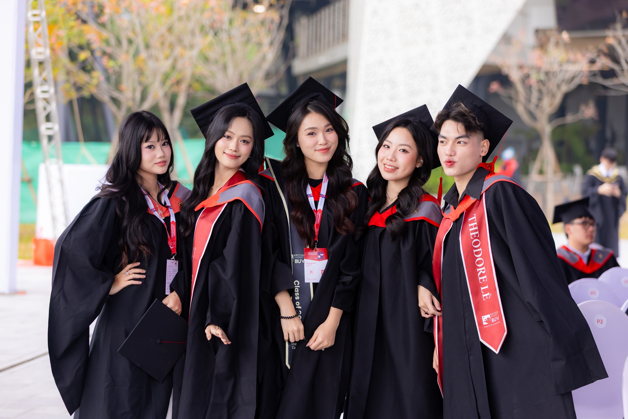 Vác máy đi chụp dàn trai xinh gái đẹp BUV trong lễ tốt nghiệp: Sao visual ai cũng "vuýp" vậy?- Ảnh 11. Vác máy đi chụp dàn trai xinh gái đẹp BUV trong lễ tốt nghiệp: Sao visual ai cũng "vuýp" vậy?- Ảnh 11.