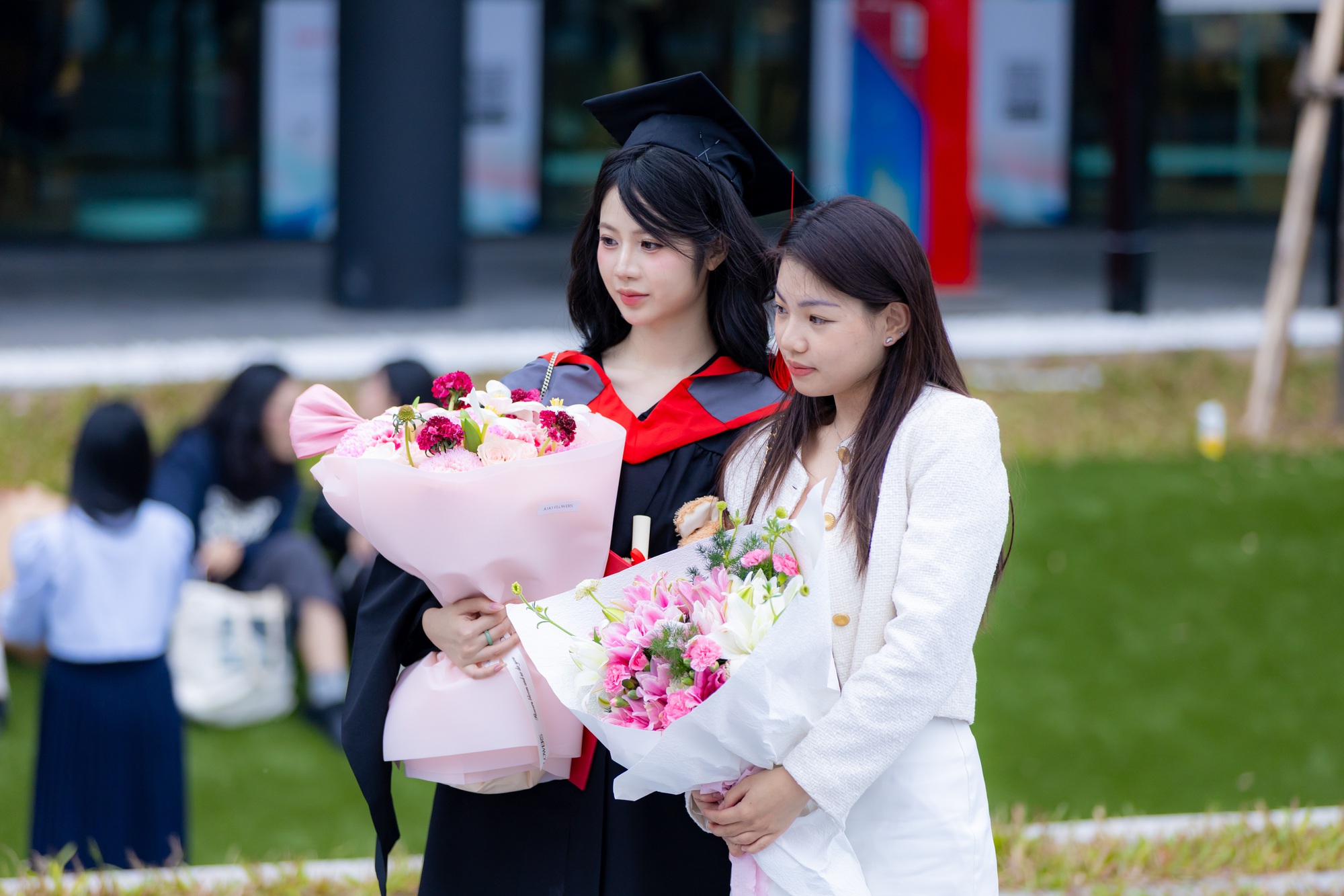 Vác máy đi chụp dàn trai xinh gái đẹp BUV trong lễ tốt nghiệp: Sao visual ai cũng "vuýp" vậy?- Ảnh 14. Vác máy đi chụp dàn trai xinh gái đẹp BUV trong lễ tốt nghiệp: Sao visual ai cũng "vuýp" vậy?- Ảnh 14.