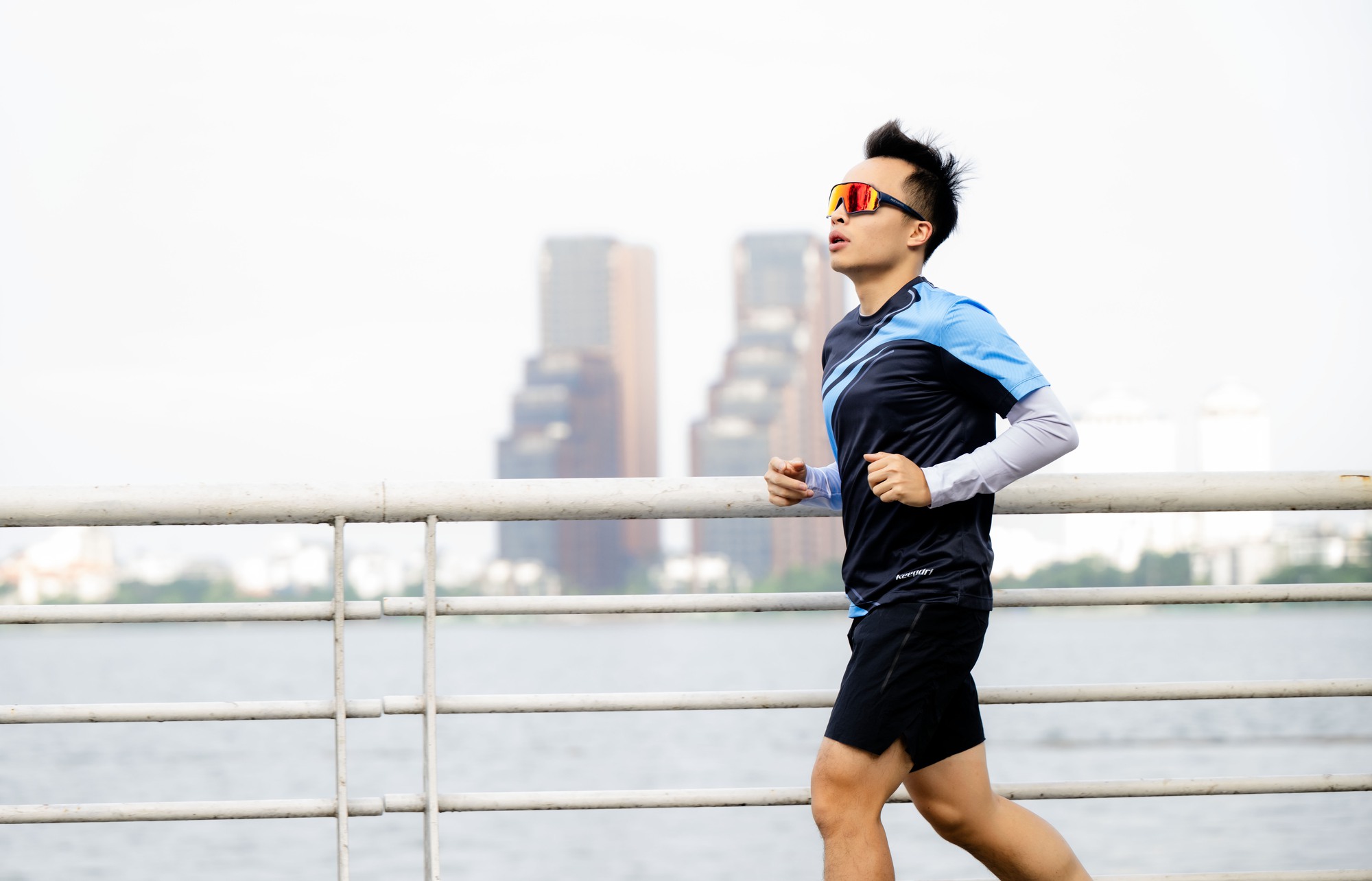 Toàn cảnh Hà Nội hôm nay thật lạ: Bầu trời trong vắt, chất lượng không khí “lọt top” tốt trên thế giới- Ảnh 21. Toàn cảnh Hà Nội hôm nay thật lạ: Bầu trời trong vắt, chất lượng không khí “lọt top” tốt trên thế giới- Ảnh 21.