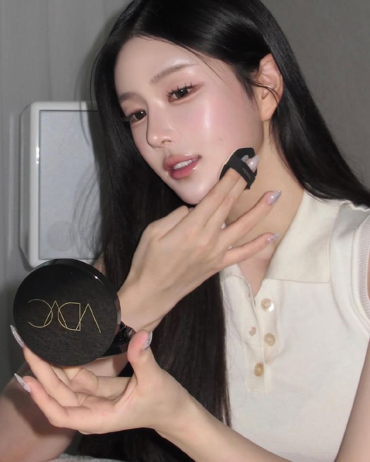 Thói quen trang điểm tưởng xinh nhưng làm hao hết collagen trên da bạn- Ảnh 1.