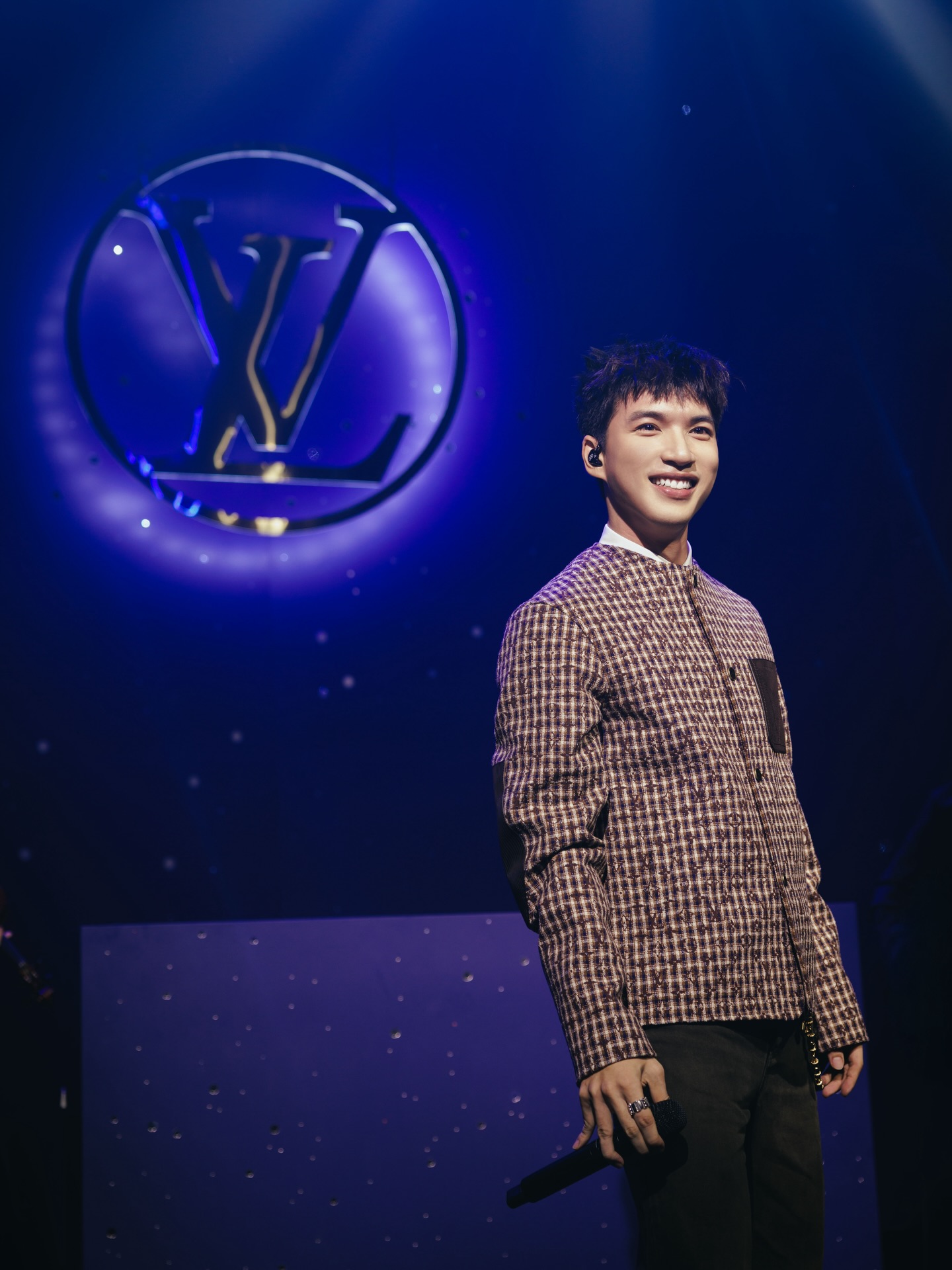 Loạt ảnh chưa được công bố bên trong siêu sự kiện Louis Vuitton: HIEUTHUHAI hát quá tình và tương tác hiếm có của dàn sao xịn- Ảnh 8.