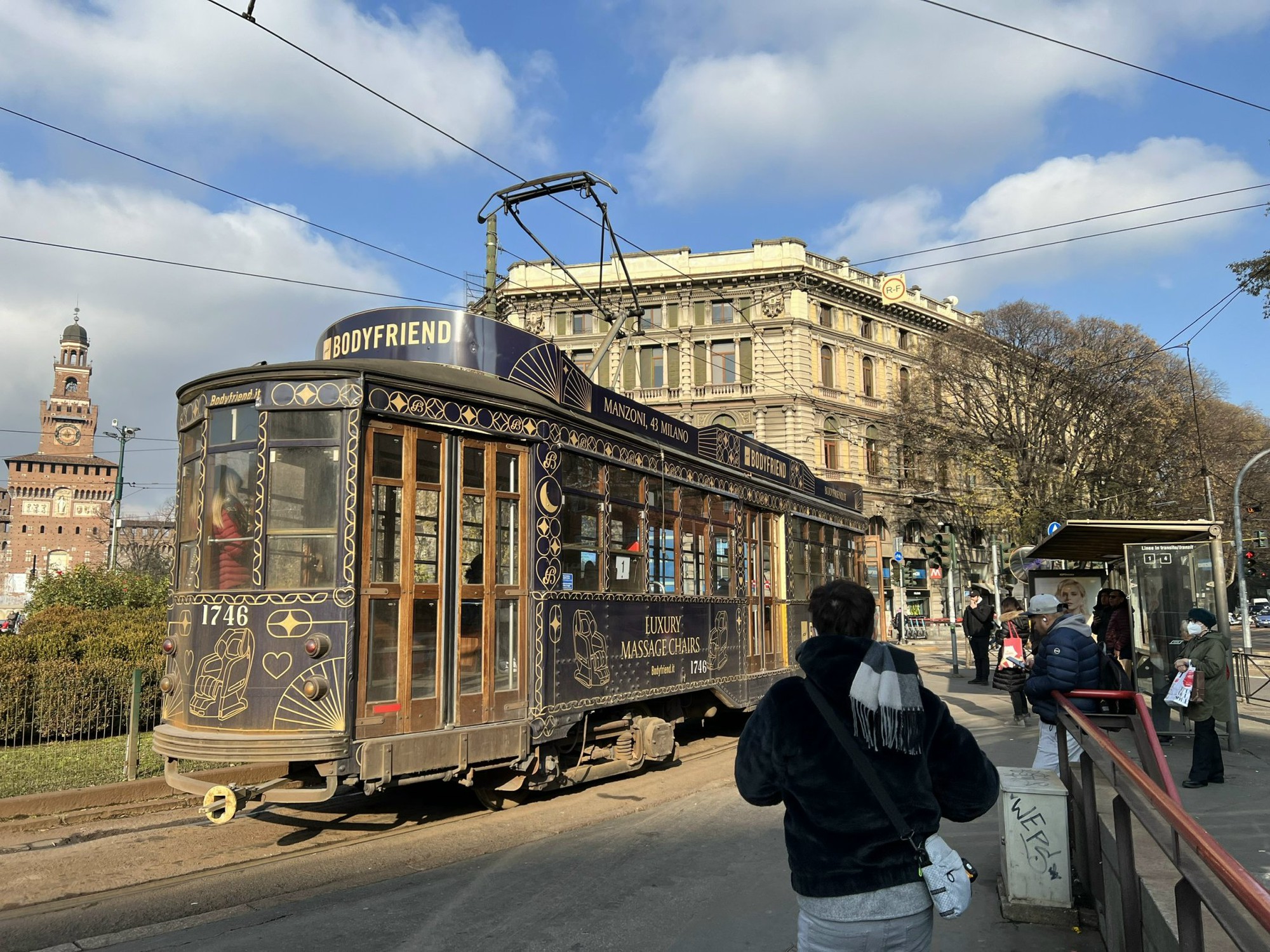 Milan: Phận người xa xứ giữa kinh đô tráng lệ- Ảnh 1. Milan: Phận người xa xứ giữa kinh đô tráng lệ- Ảnh 1.