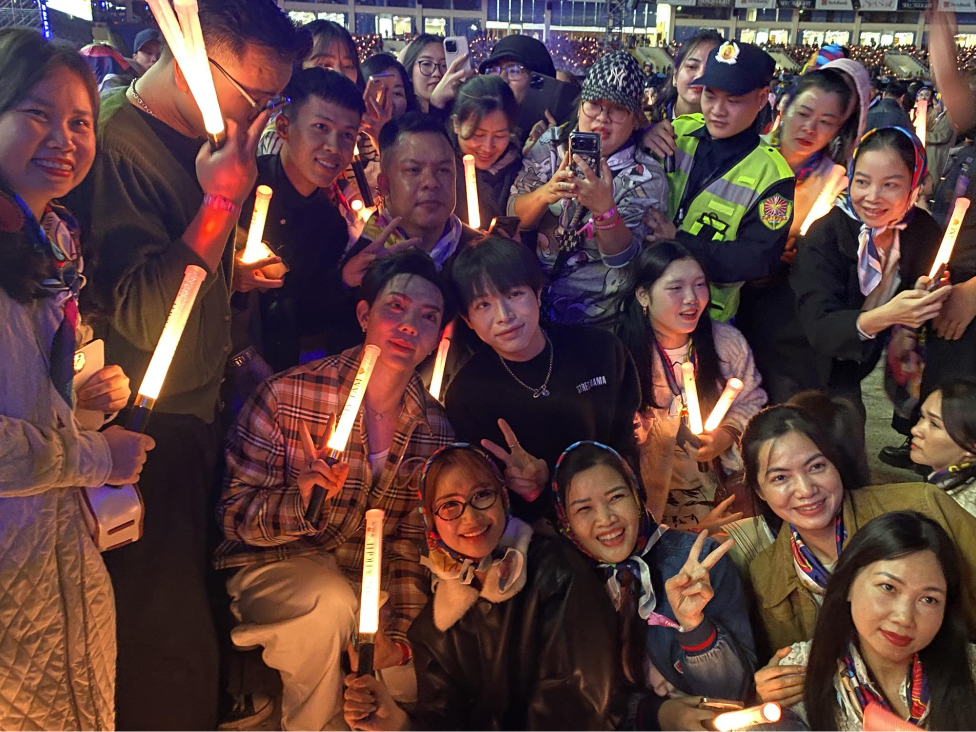 Đại hội xin lỗi tại concert Mỹ Tâm- Ảnh 6. Đại hội xin lỗi tại concert Mỹ Tâm- Ảnh 6.