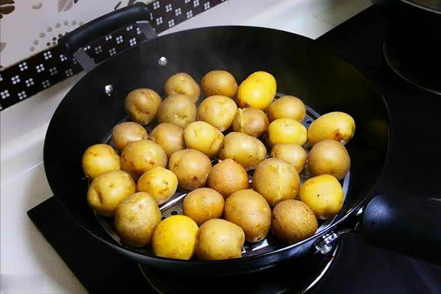 Người đàn ông 69 tuổi ăn khoai tây hấp suốt 2 năm, kết quả khám sức khỏe khiến nhiều người bất ngờ- Ảnh 1.