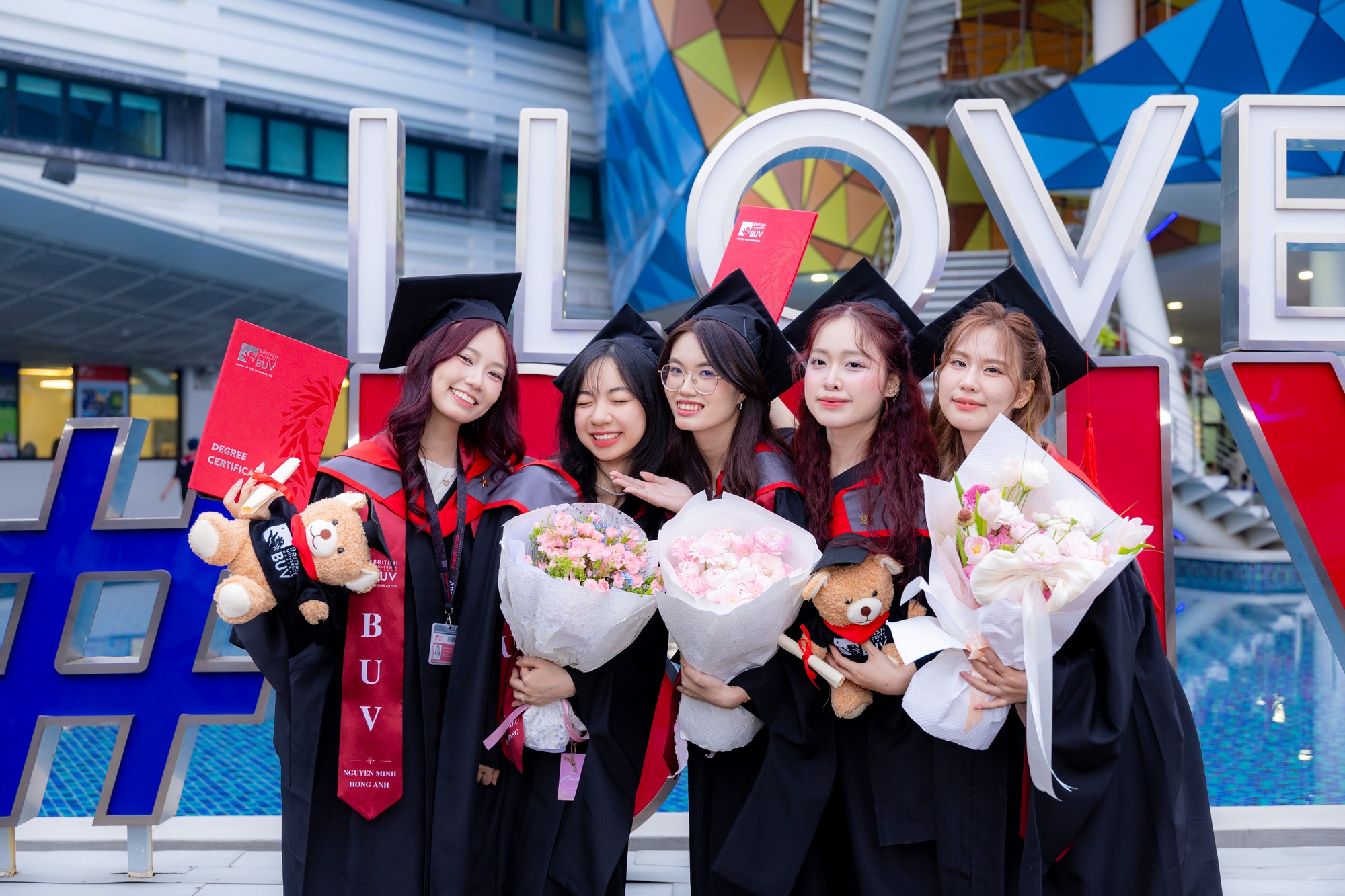 Vác máy đi chụp dàn trai xinh gái đẹp BUV trong lễ tốt nghiệp: Sao visual ai cũng "vuýp" vậy?- Ảnh 5. Vác máy đi chụp dàn trai xinh gái đẹp BUV trong lễ tốt nghiệp: Sao visual ai cũng "vuýp" vậy?- Ảnh 5.