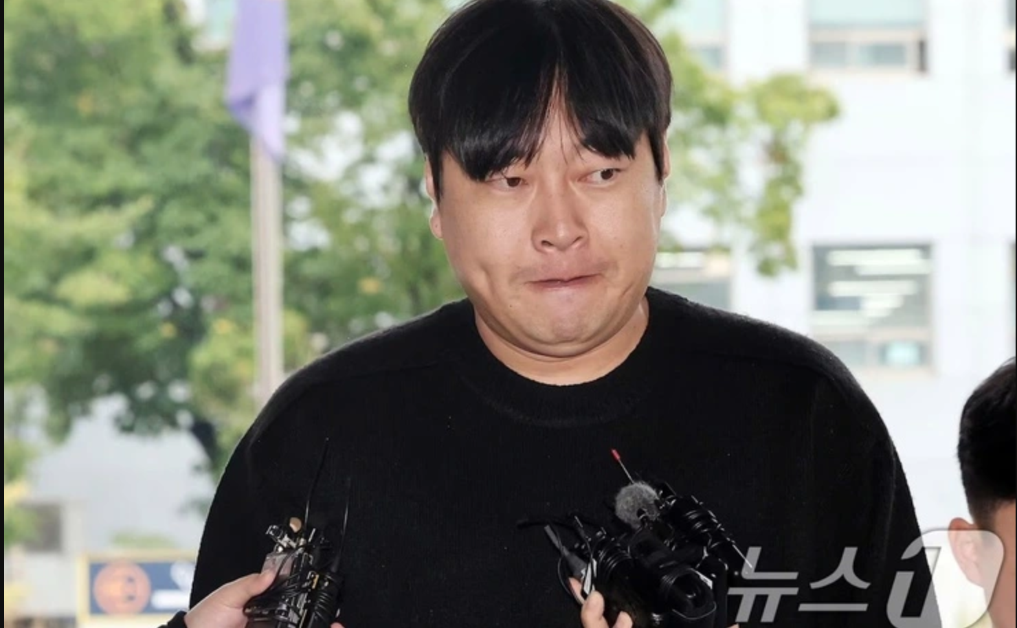 5 diễn viên bị ghét nhất Hàn Quốc 2025: Kim Soo Hyun xếp thứ 2, hạng 1 bị mắng không đáng mặt đàn ông- Ảnh 5. 5 diễn viên bị ghét nhất Hàn Quốc 2025: Kim Soo Hyun xếp thứ 2, hạng 1 bị mắng không đáng mặt đàn ông- Ảnh 5.