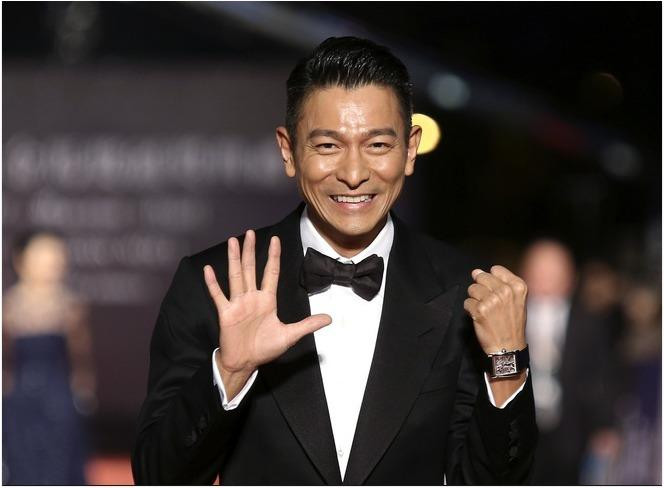 Nam nghệ sĩ 64 tuổi lực lưỡng như U40 nhờ 1 nguyên tắc ăn uống người thường khó theo- Ảnh 2. Nam nghệ sĩ 64 tuổi lực lưỡng như U40 nhờ 1 nguyên tắc ăn uống người thường khó theo- Ảnh 2.