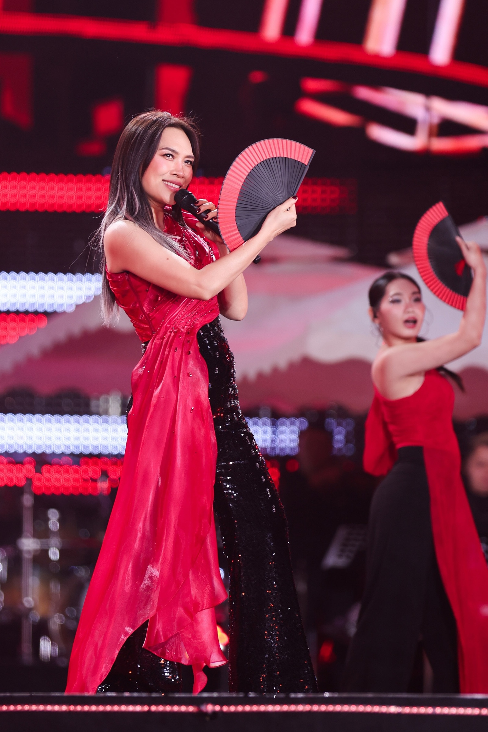 Tại sao Mỹ Tâm là ca sĩ duy nhất trong lịch sử nhạc Việt làm được điều này?- Ảnh 3. Tại sao Mỹ Tâm là ca sĩ duy nhất trong lịch sử nhạc Việt làm được điều này?- Ảnh 3.