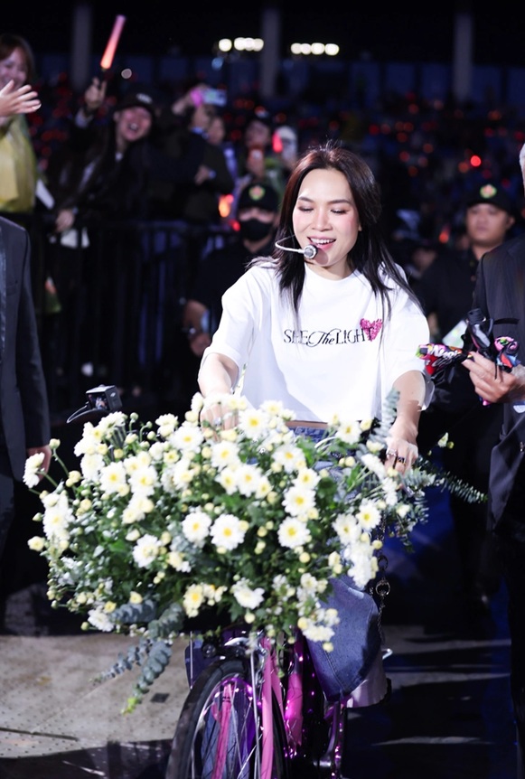 Tại sao Mỹ Tâm là ca sĩ duy nhất trong lịch sử nhạc Việt làm được điều này?- Ảnh 4. Tại sao Mỹ Tâm là ca sĩ duy nhất trong lịch sử nhạc Việt làm được điều này?- Ảnh 4.