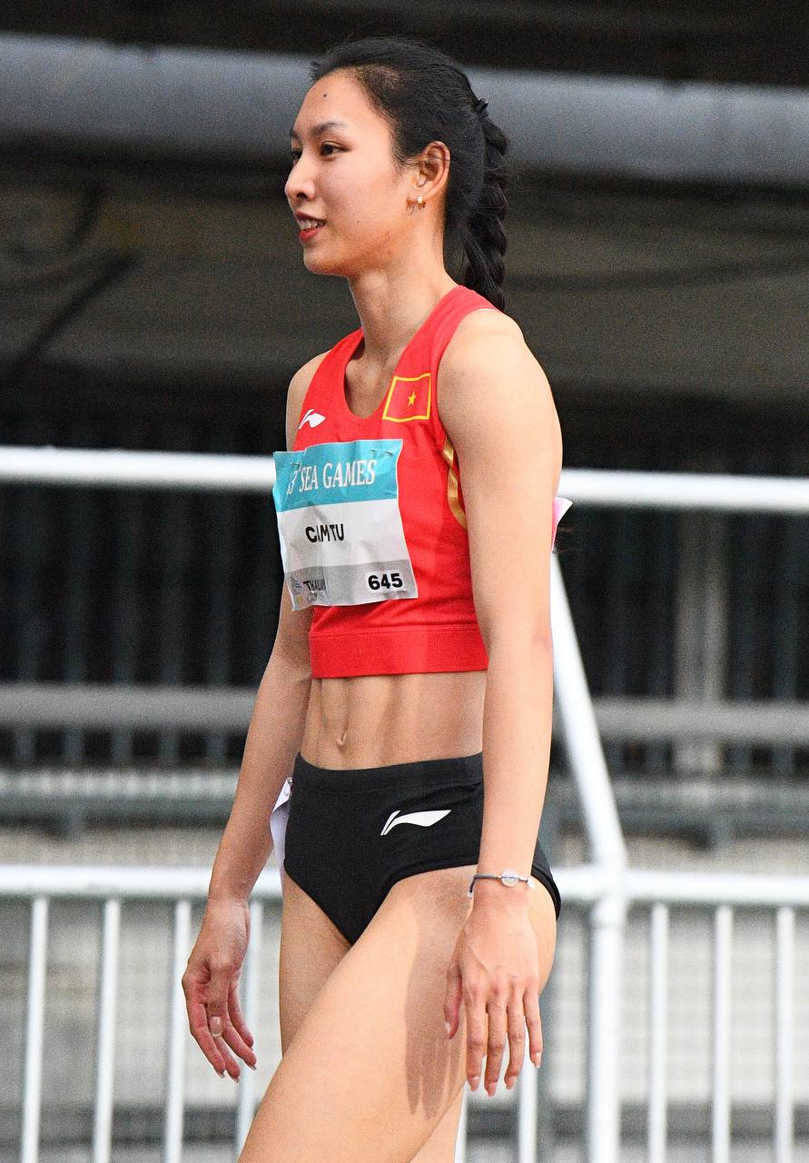 Tìm ra "nữ thần điền kinh" Việt Nam tại SEA Games: Tài năng có thừa, bụng 6 múi săn chắc, chân còn dài thẳng tắp- Ảnh 6.