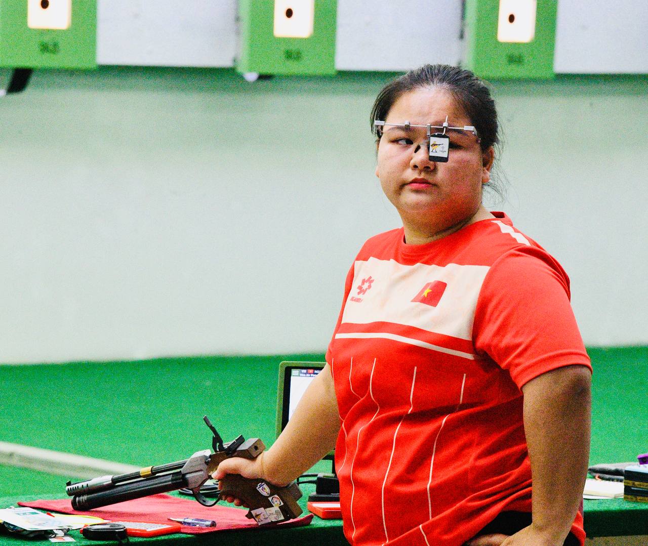 Đã giỏi còn cực ngầu: Bộ 3 nữ xạ thủ Việt Nam đút tay túi quần, giương súng giành HCV, phá kỉ lục SEA Games- Ảnh 8. Đã giỏi còn cực ngầu: Bộ 3 nữ xạ thủ Việt Nam đút tay túi quần, giương súng giành HCV, phá kỉ lục SEA Games- Ảnh 8.